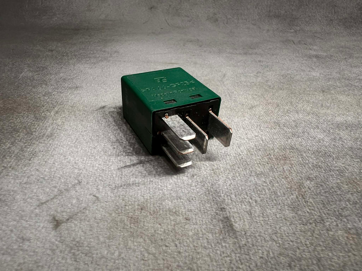 BMW Multi-Purpose Changeover Relay (Green) - 61366980177