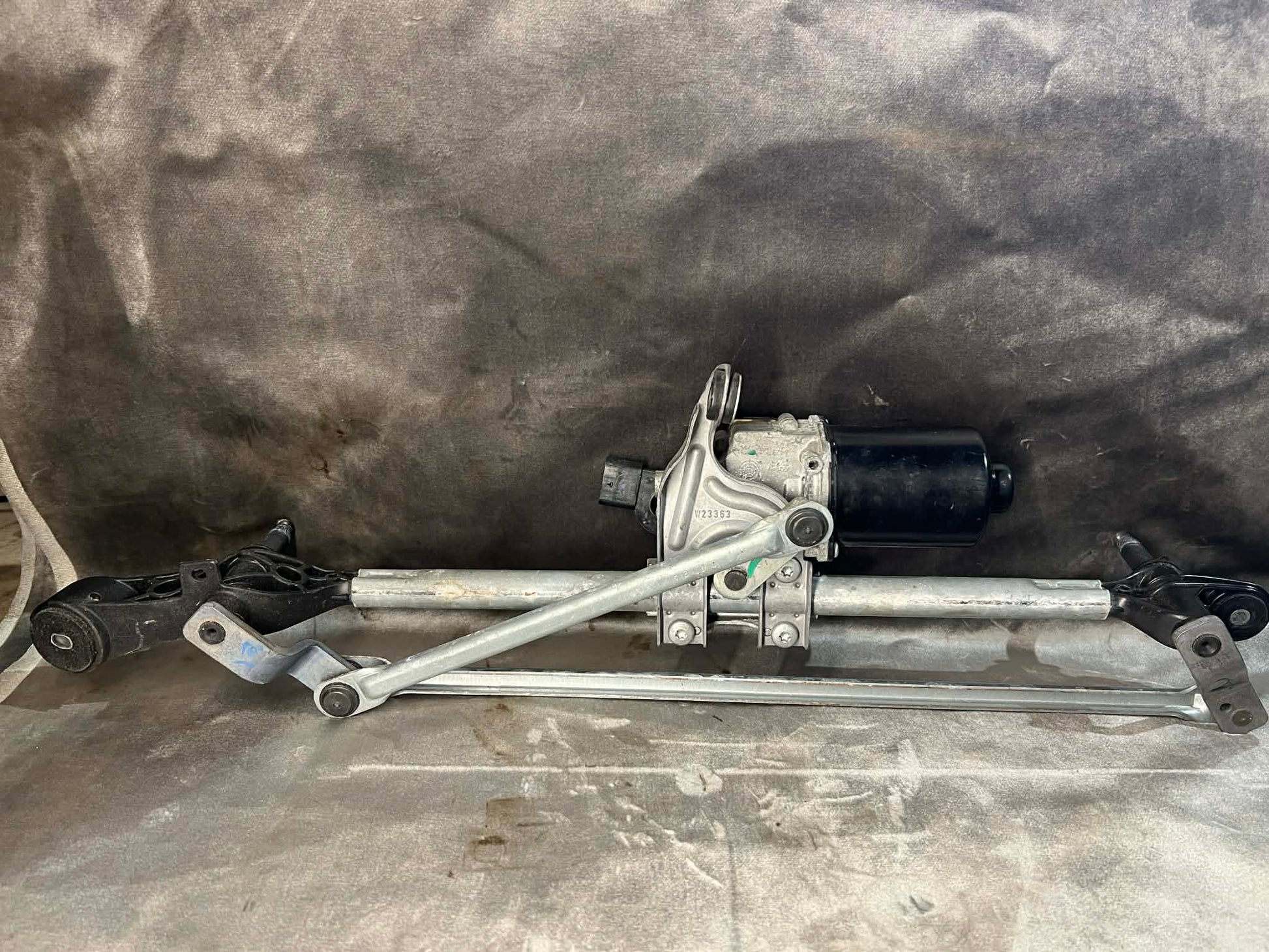 BMW 1 2 3 SERIES F20 F22 F30 F31 FRONT WIPER MOTOR 7267504 - LRI Autoparts