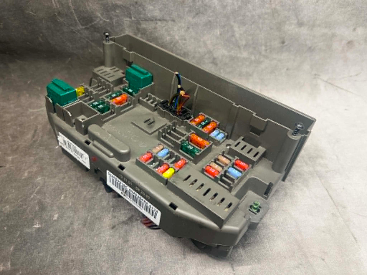 BMW X5 X6 E70 E71 FRONT POWER DISTRIBUTION FUSE BOX RELAY MODULE 6976384 697638402