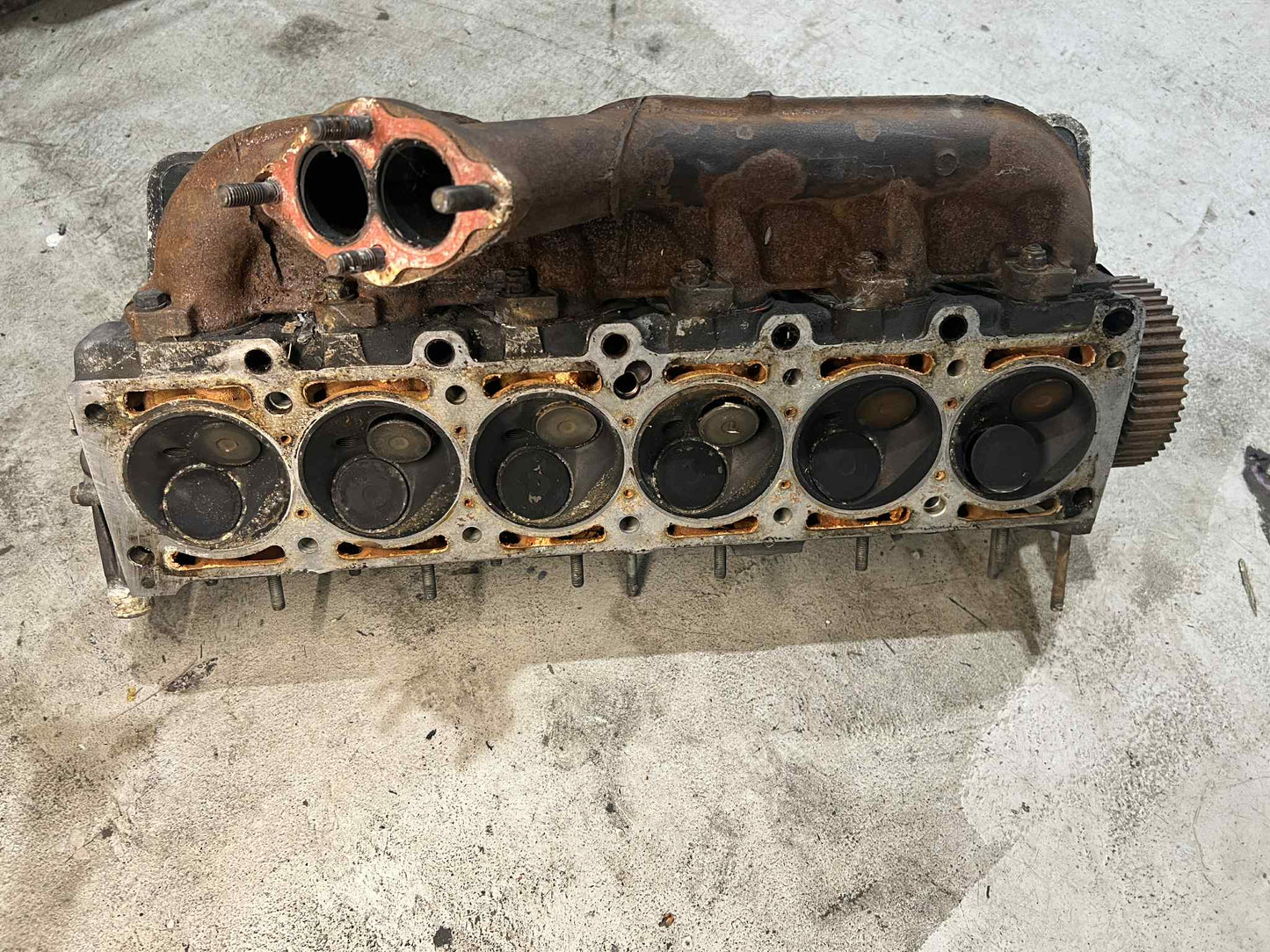 BMW E28 E30 M20 6 CYLINDER ENGINE CYLINDER HEAD 1264200