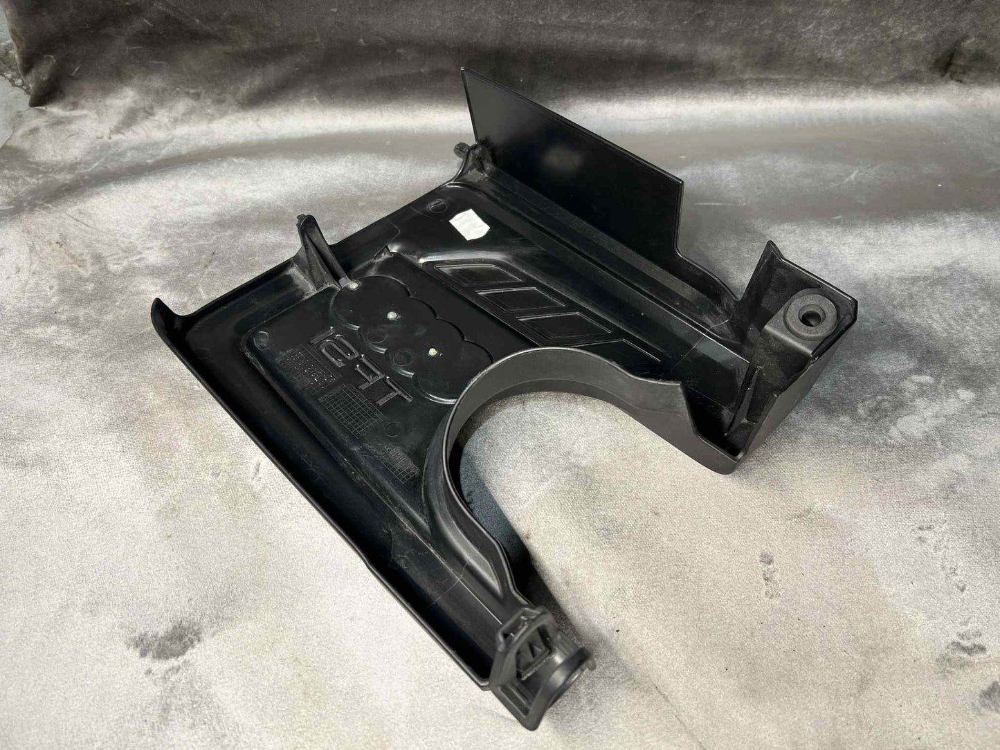 AUDI A1 1.4 TFSI ENGINE COVER 04E103925