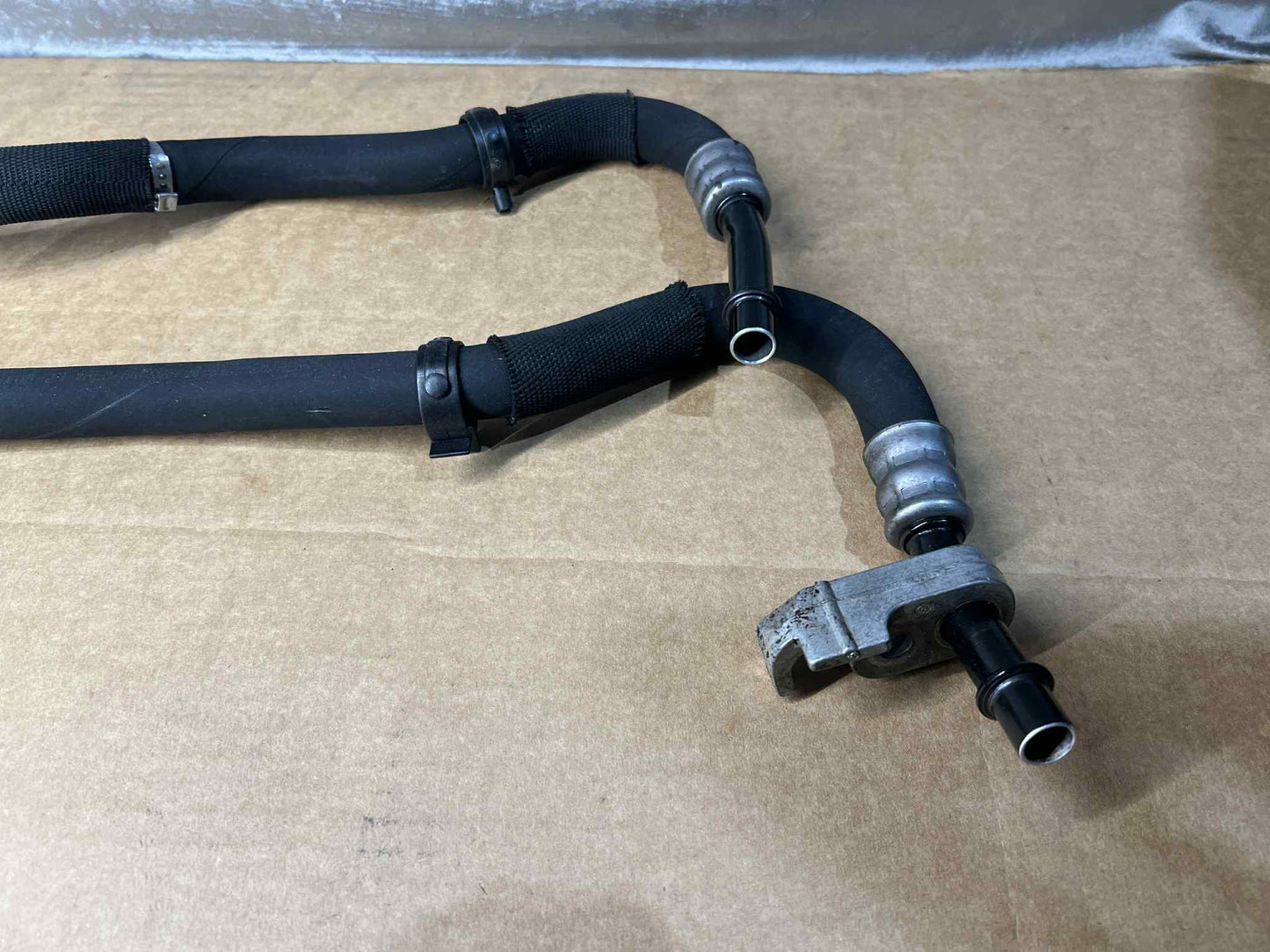 BMW 1 SERIES E82 E88 N54 N55 OIL COOLER LINES 7573273 7573274