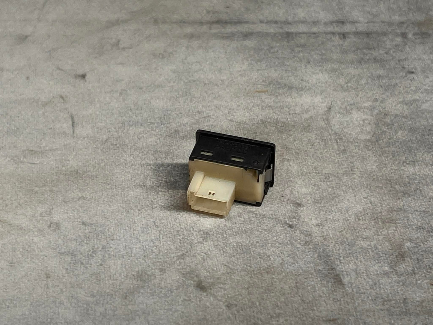 BMW 1 3 SERIES BOOT RELEASE BUTTON SWITCH 9200316