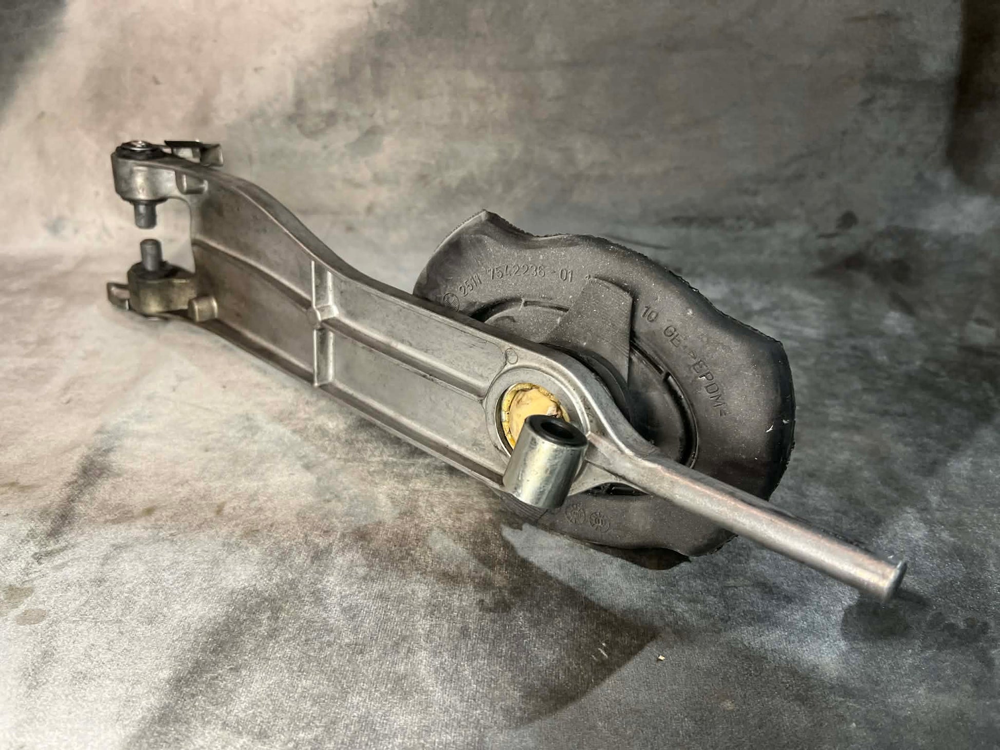 BMW 1 3 SERIES MANUAL GEAR LINKAGE SHIFTER 7532492 - LRI Autoparts