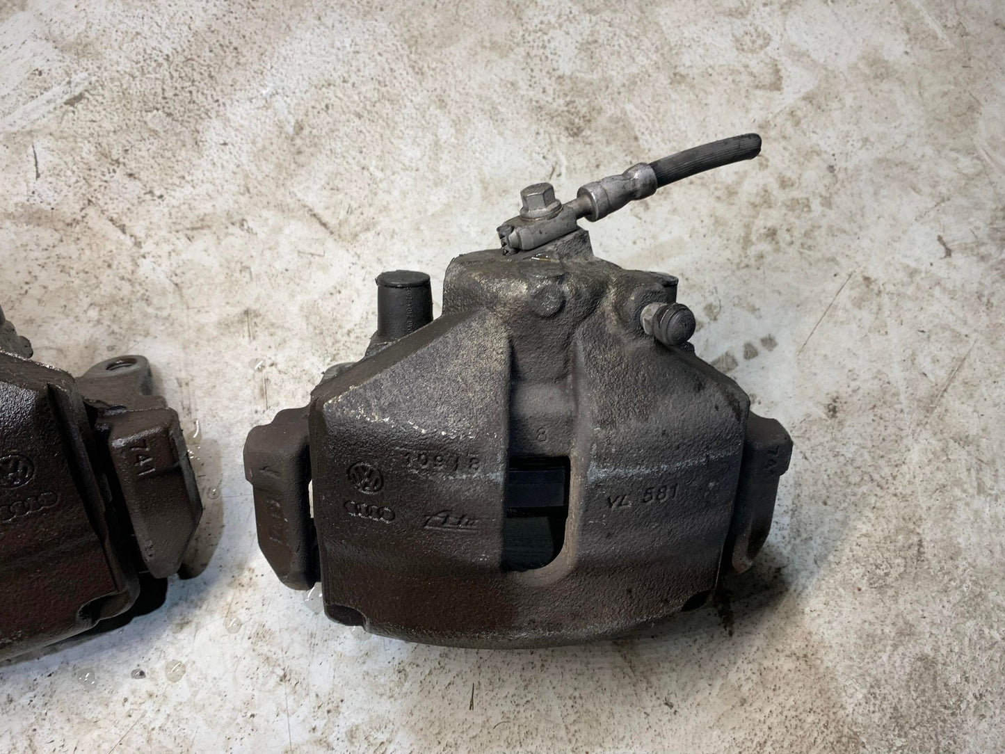 VW AUDI GOLF A3 GTI PASSAT FRONT BRAKE CALIPER SET