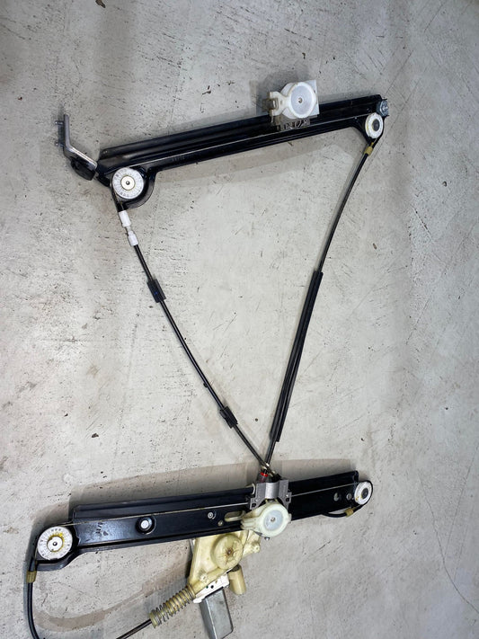 BMW 1 SERIES E87 FRONT RIGHT WINDOW REGULATOR 7286142