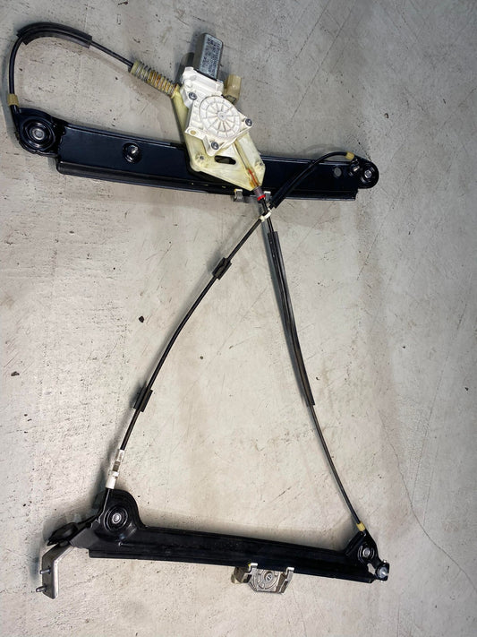 BMW 1 SERIES E87 FRONT RIGHT WINDOW REGULATOR 7286142