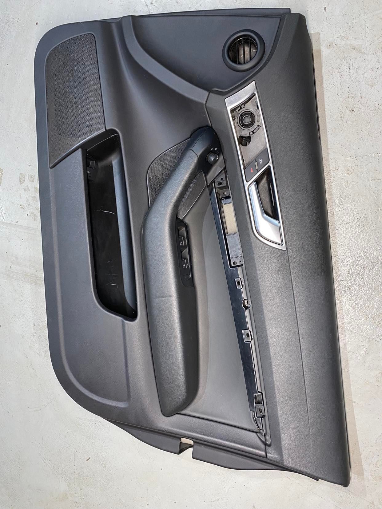AUDI A3 8P FRONT RIGHT DRIVERS DOOR CARD