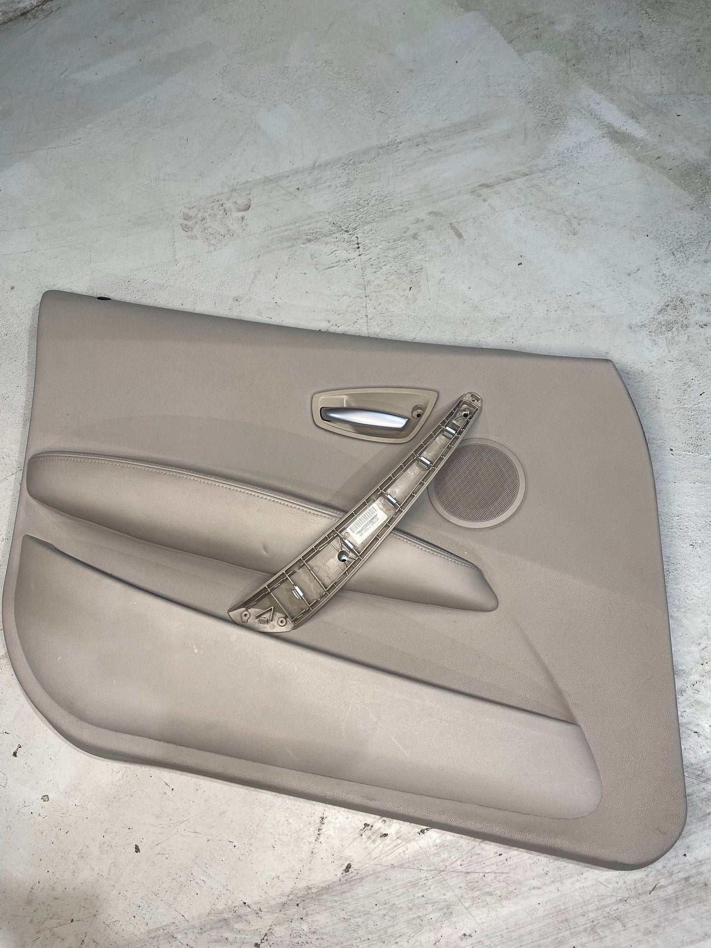BMW 1 SERIES E87 PRE LCI FRONT LEFT DOOR CARD BIEGE