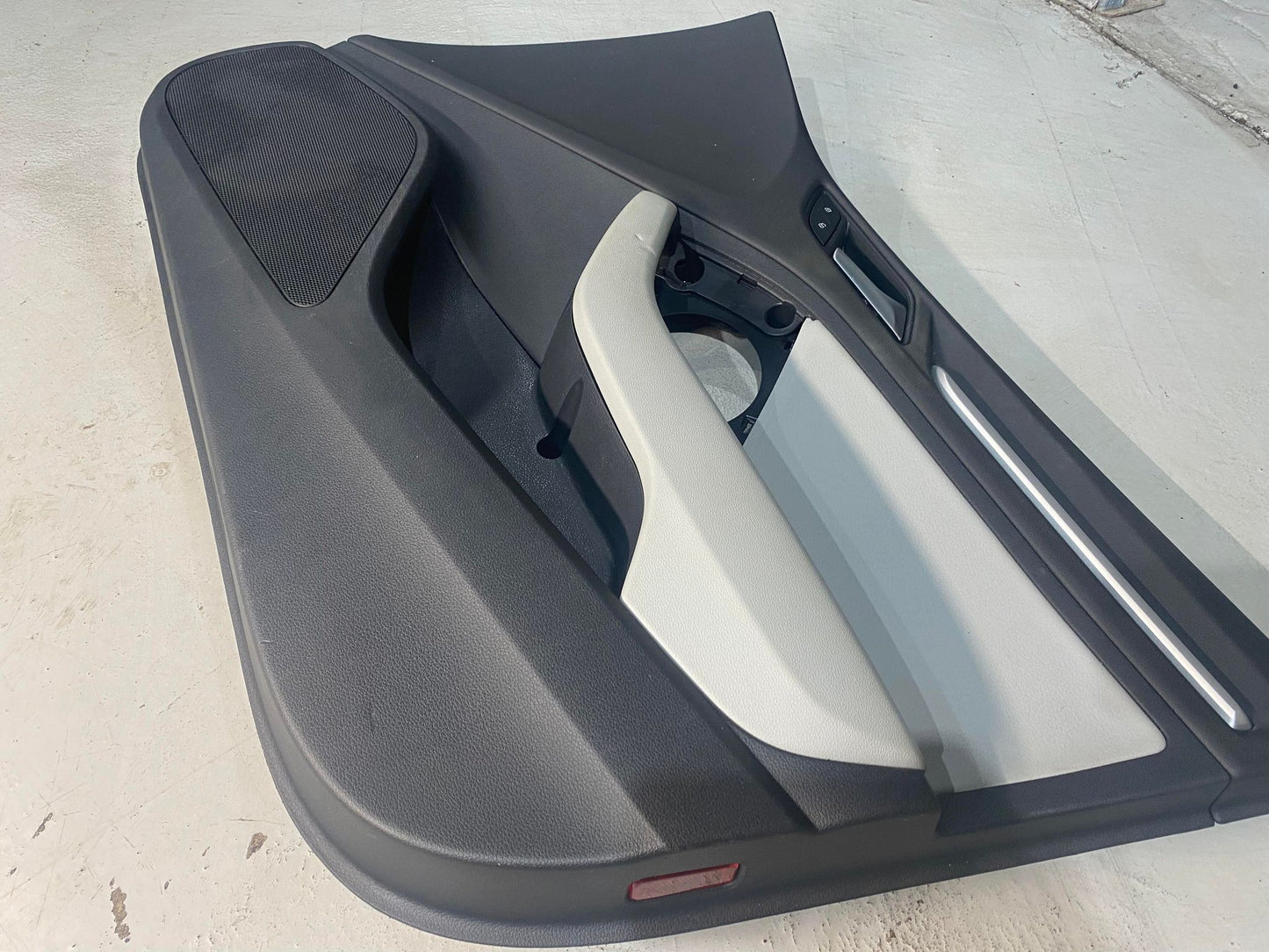 AUDI A3 8V FRONT RIGHT DOOR CARD 8V4867106