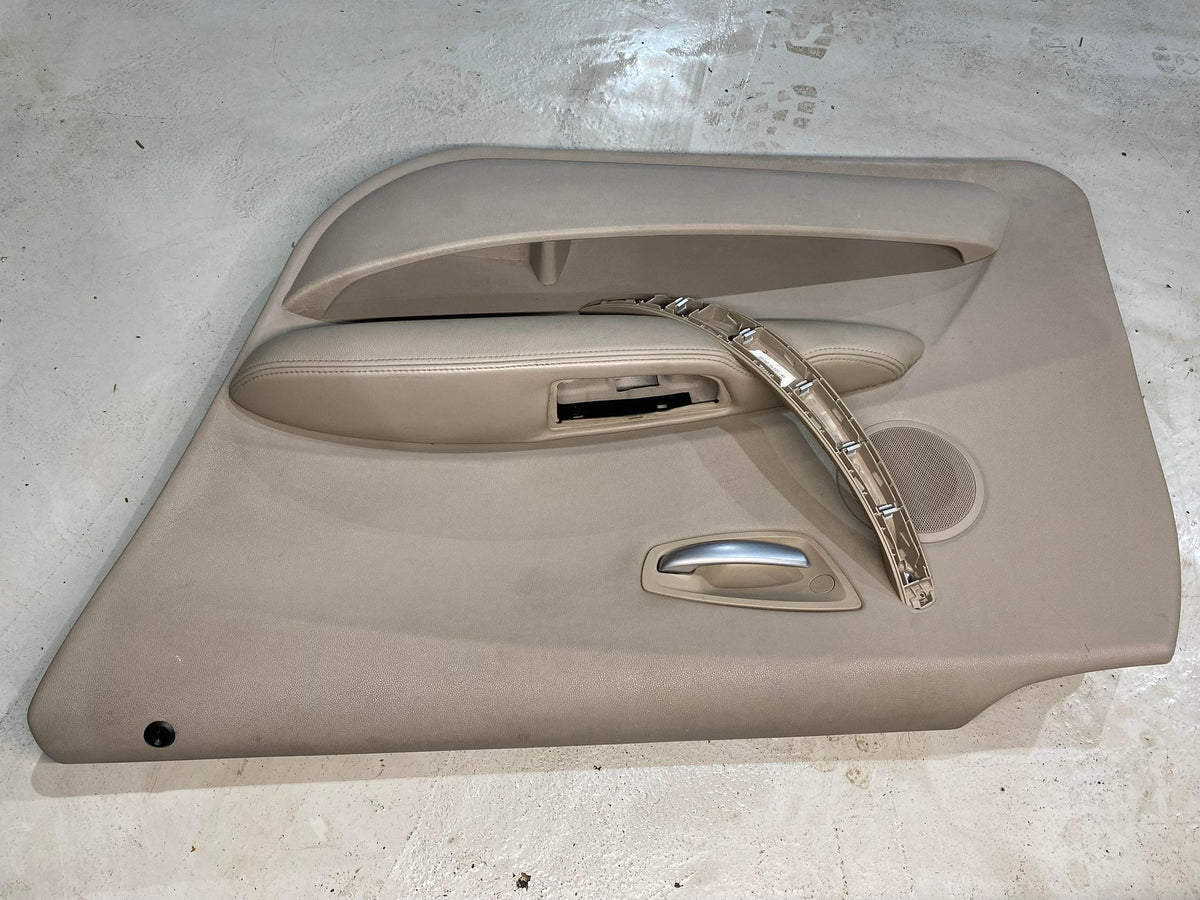 BMW 1 SERIES E87 PRE LCI FRONT RIGHT DRIVERS DOOR CARD BEIGE - LRI Autoparts