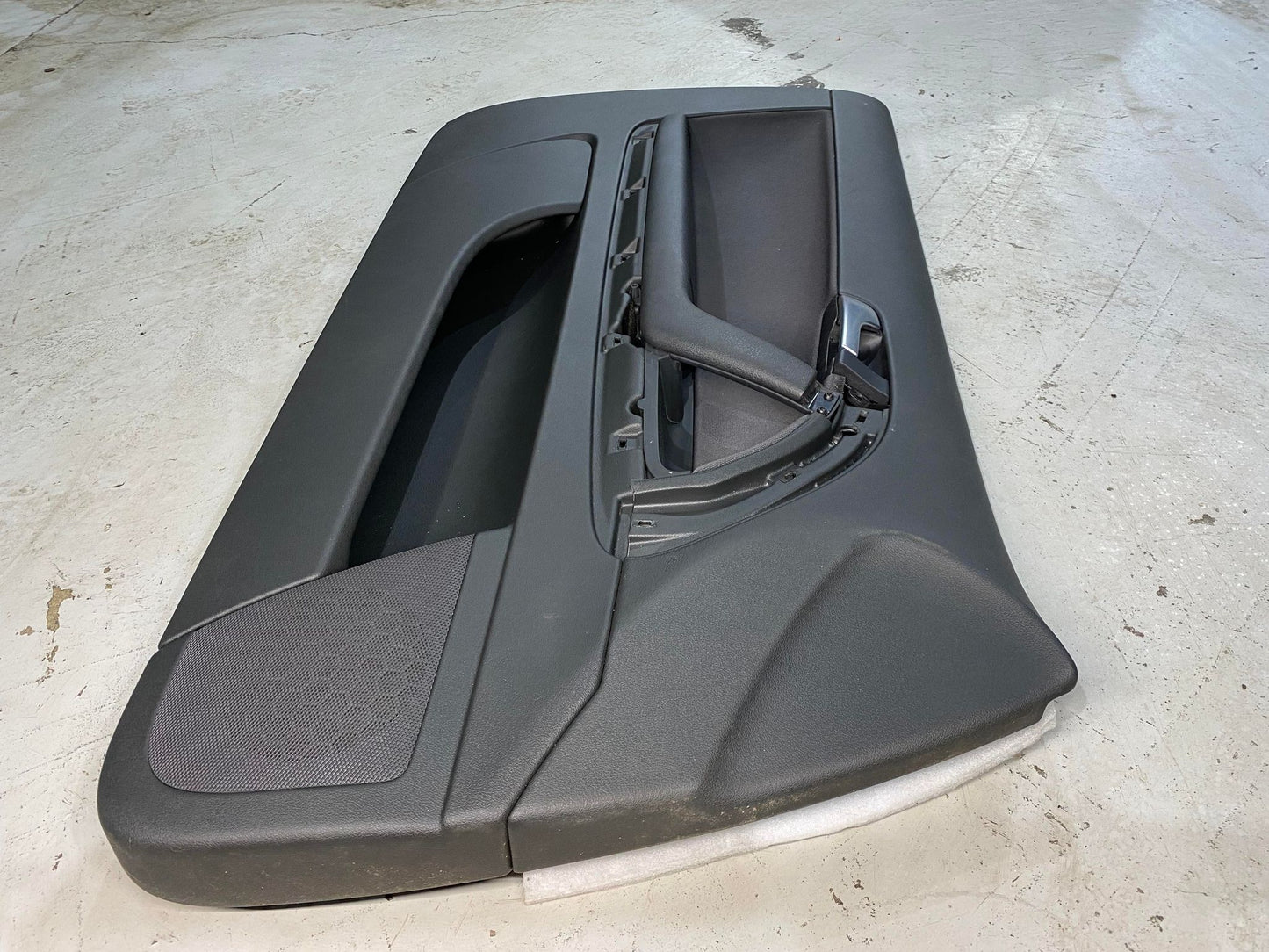 AUDI A3 8P FRONT LEFT PASSNEGER DOOR CARD