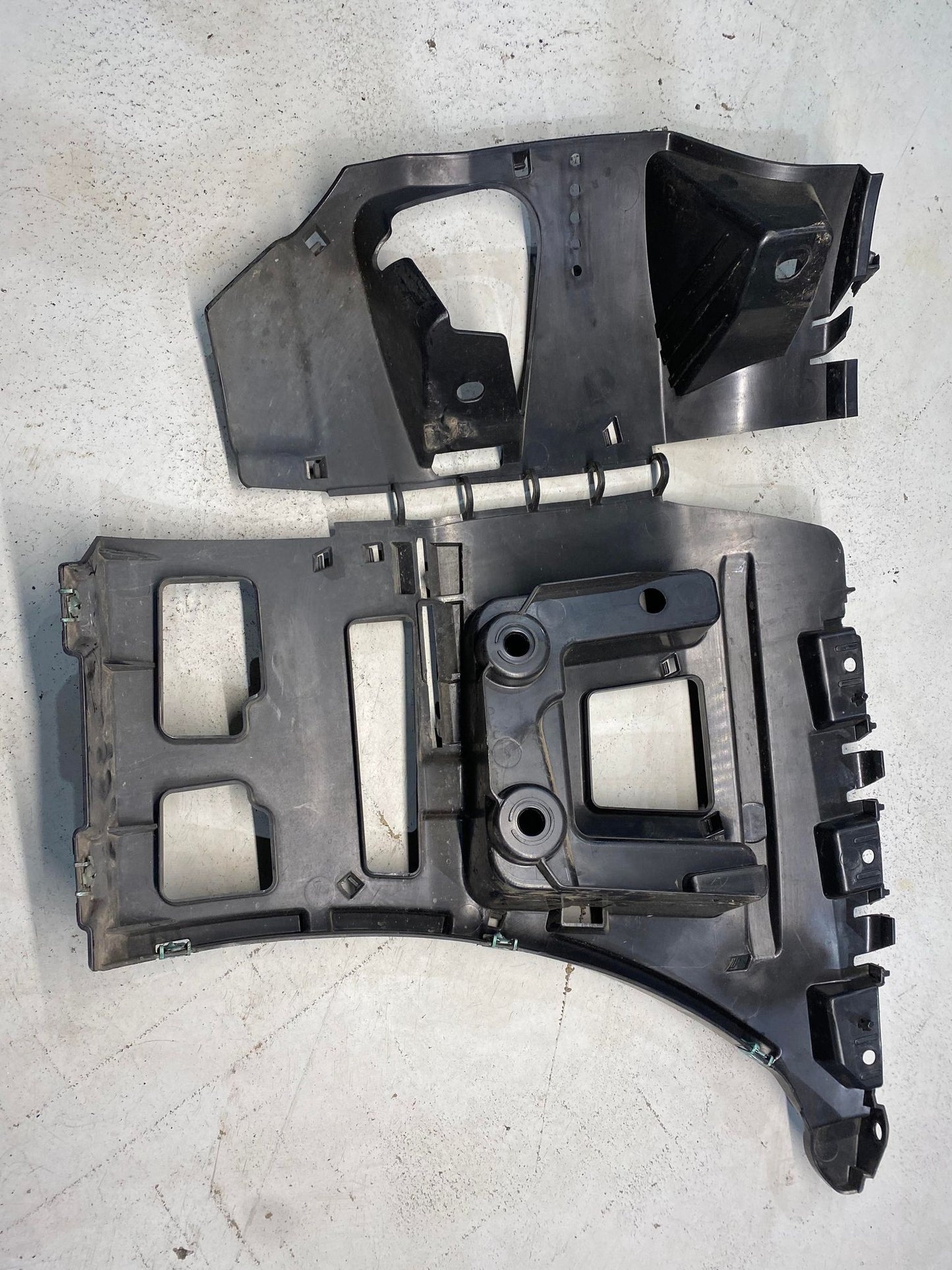 BMW 1 SERIES E82 E88 REAR LEFT BUMPER BRACKET 8045507