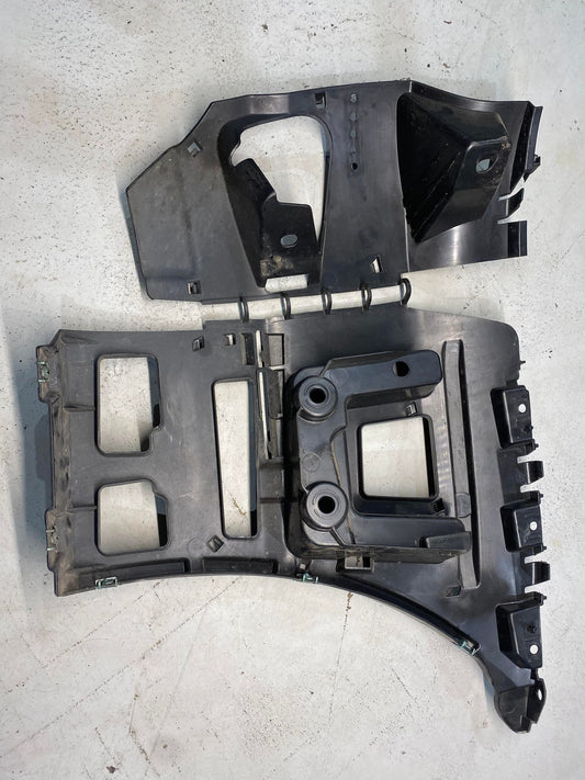 BMW 1 SERIES E82 E88 REAR LEFT BUMPER BRACKET 8045507