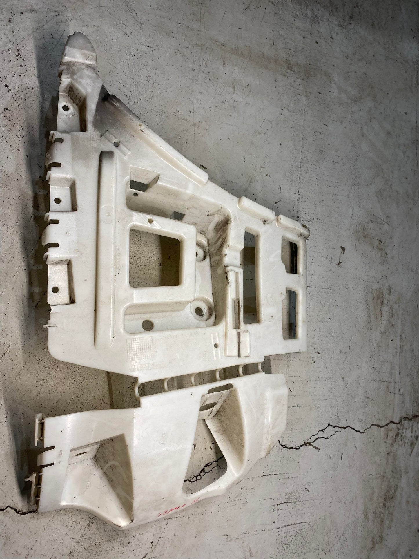 BMW 1 SERIES E82 E88 REAR RIGHT BUMPER BRACKET 8045508