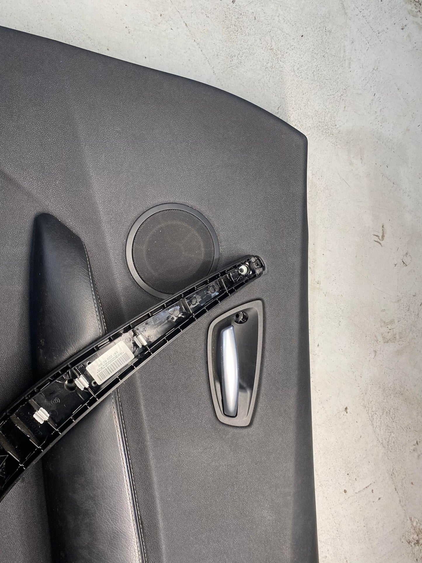 BMW 1 SERIES E87 PRE LCI FRONT RIGHT DRIVERS DOOR CARD