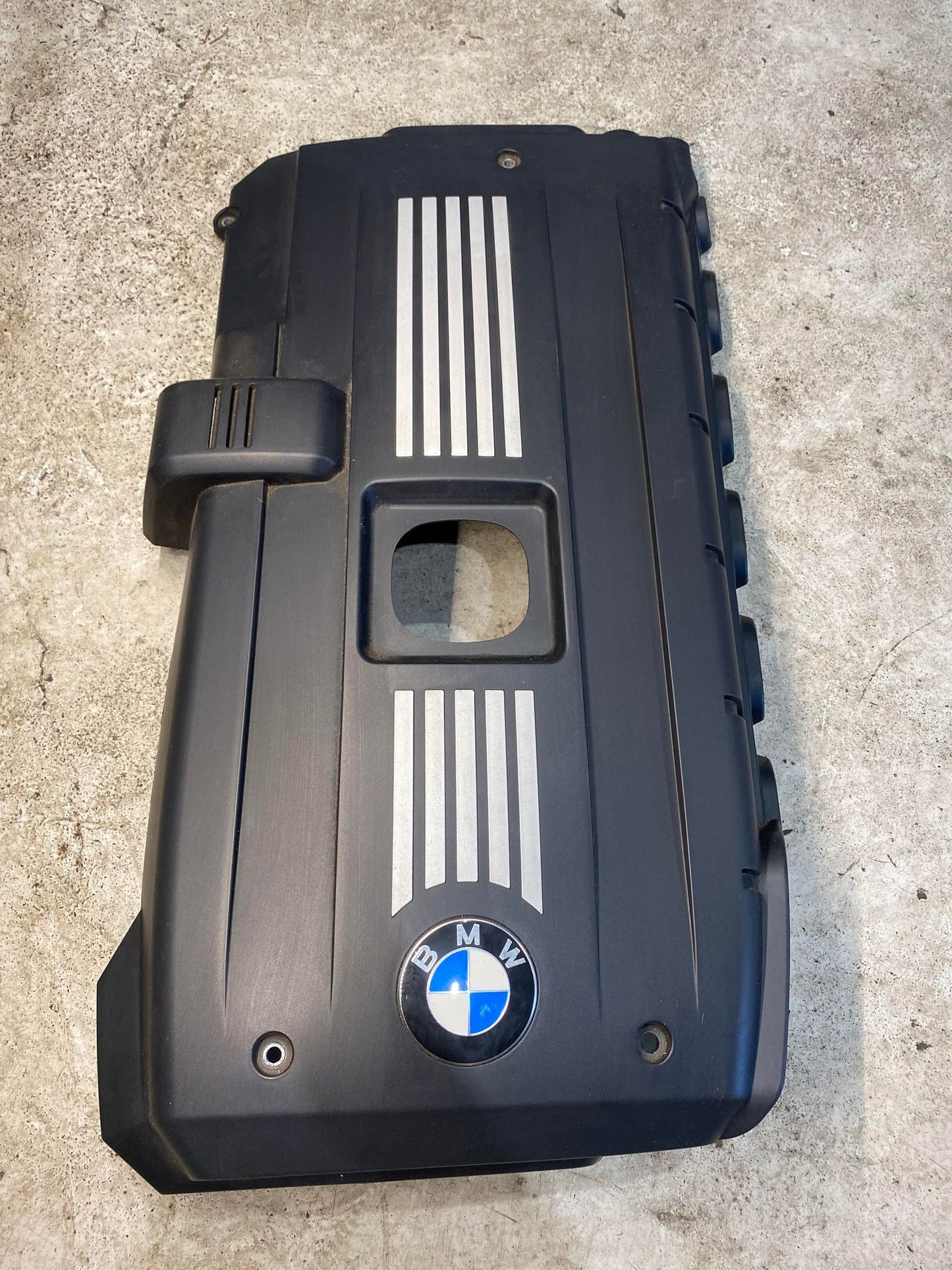 BMW 1 3 5 7 X SERIE N52 ENGINE COVERING 11127575032