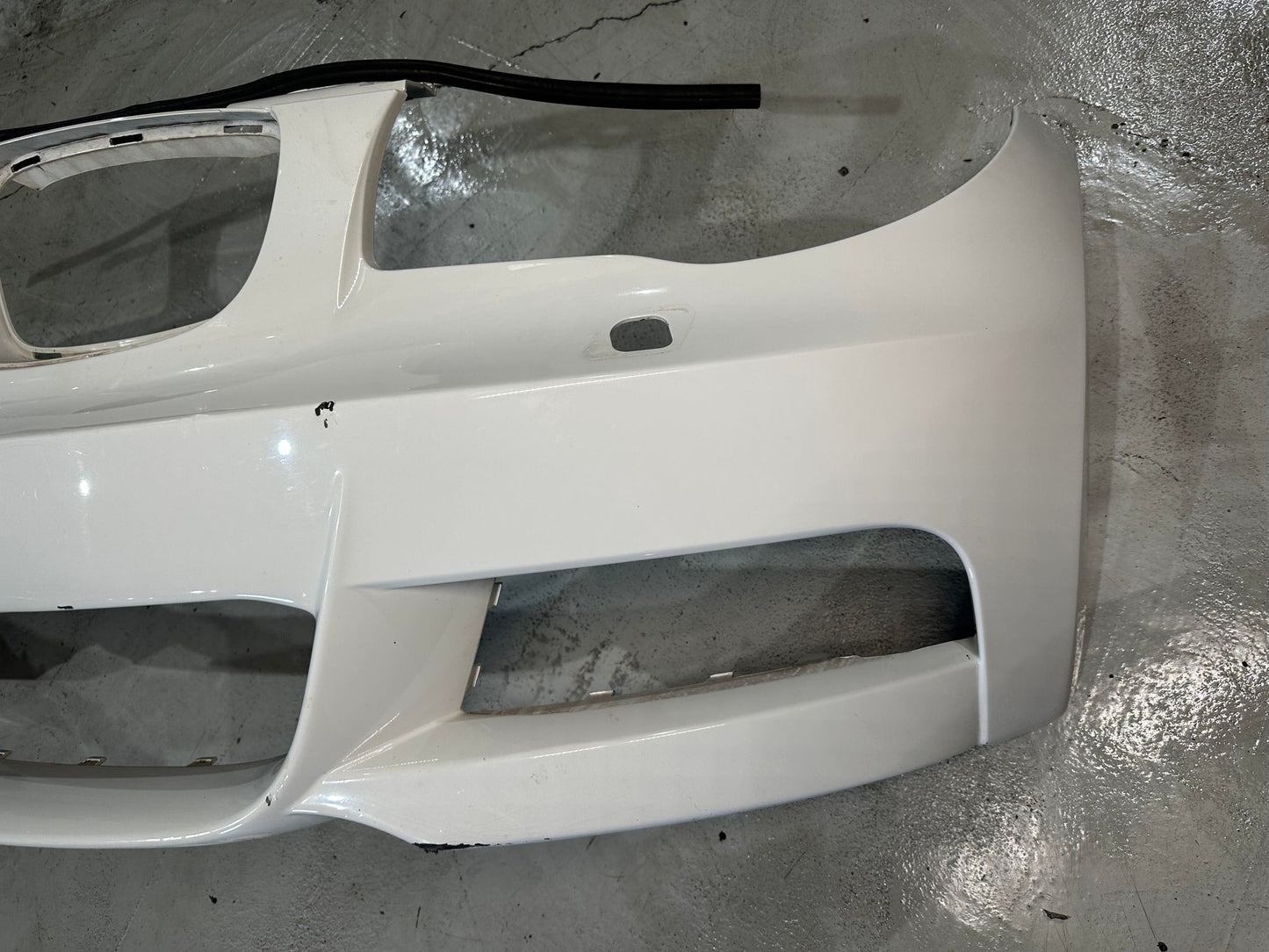BMW 1 SERIES E82 E87 E88 M-SPORT FRONT BUMPER 8052108 ALPINWEISS 3 (300)