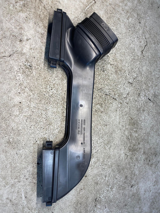 BMW 1 SERIES E82 E88 N52 INTAKE PIPE 13717547593