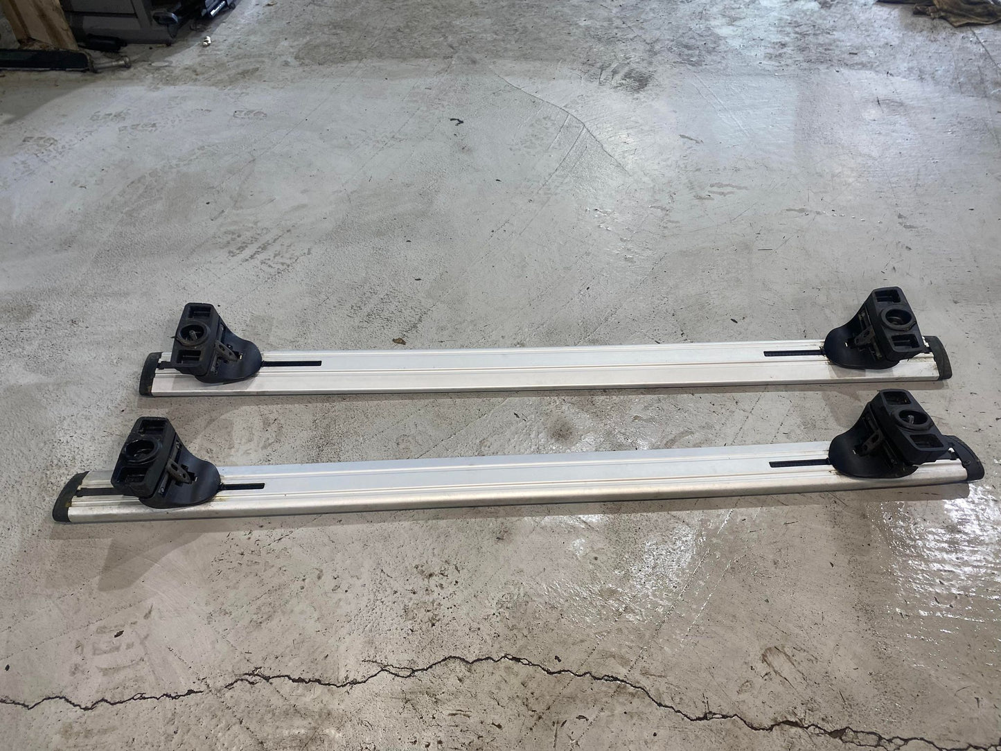 VW CADDY 2K THULE ROOF RACKS