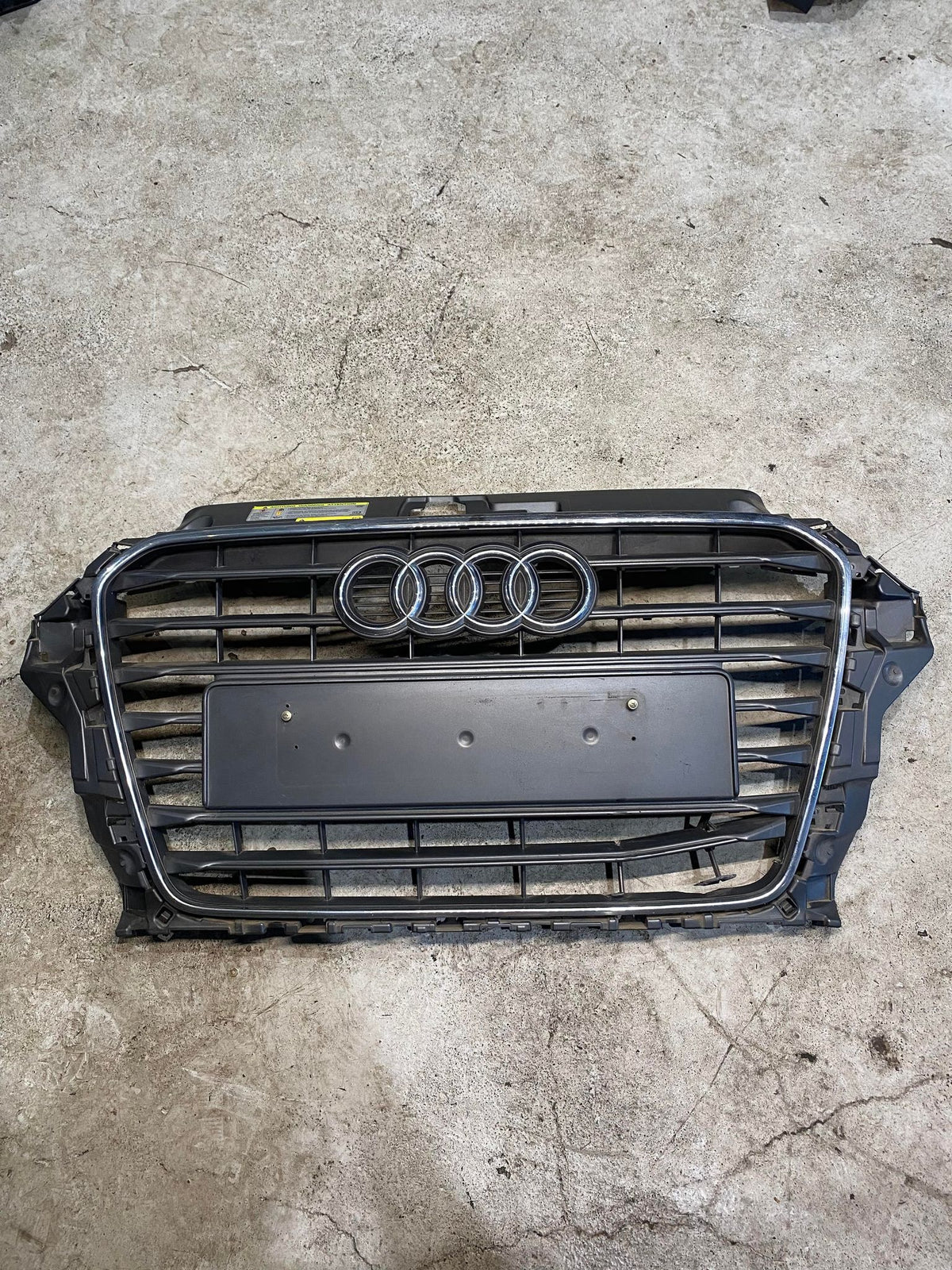 AUDI A3 8V FRONT GRILLE 8V3853651 - LRI Autoparts
