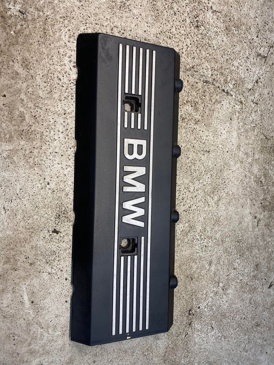 BMW 5 6 7 SERIES N62 M62 ENGINE COVERING 11121702856