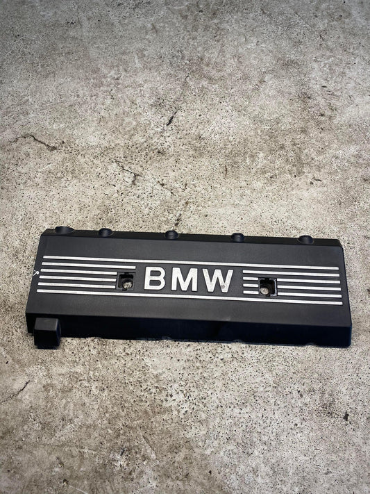 BMW 5 6 7 SERIES N62 M62 ENGINE COVERING 11121702857