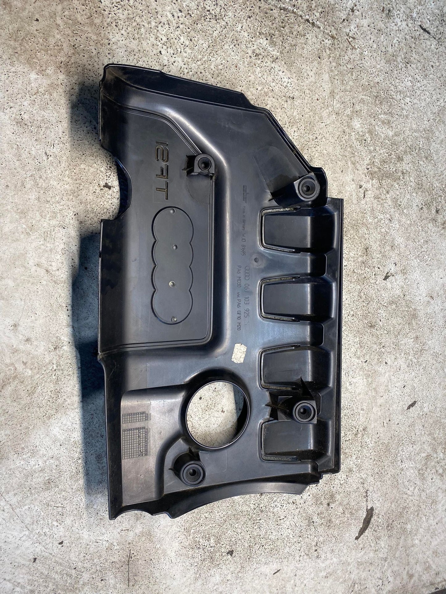 AUDI A3 1.8T ENGINE COVERING 06J103925S