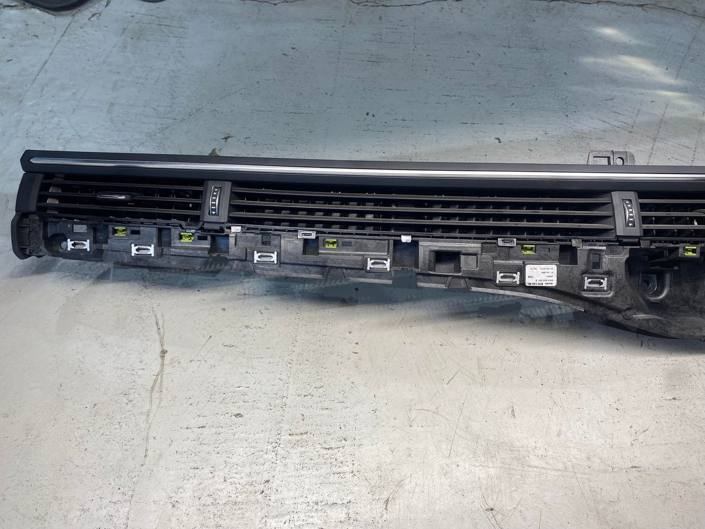 AUDI A4 A5 DASHBOARD FRONT AIR VENT 8W2820901