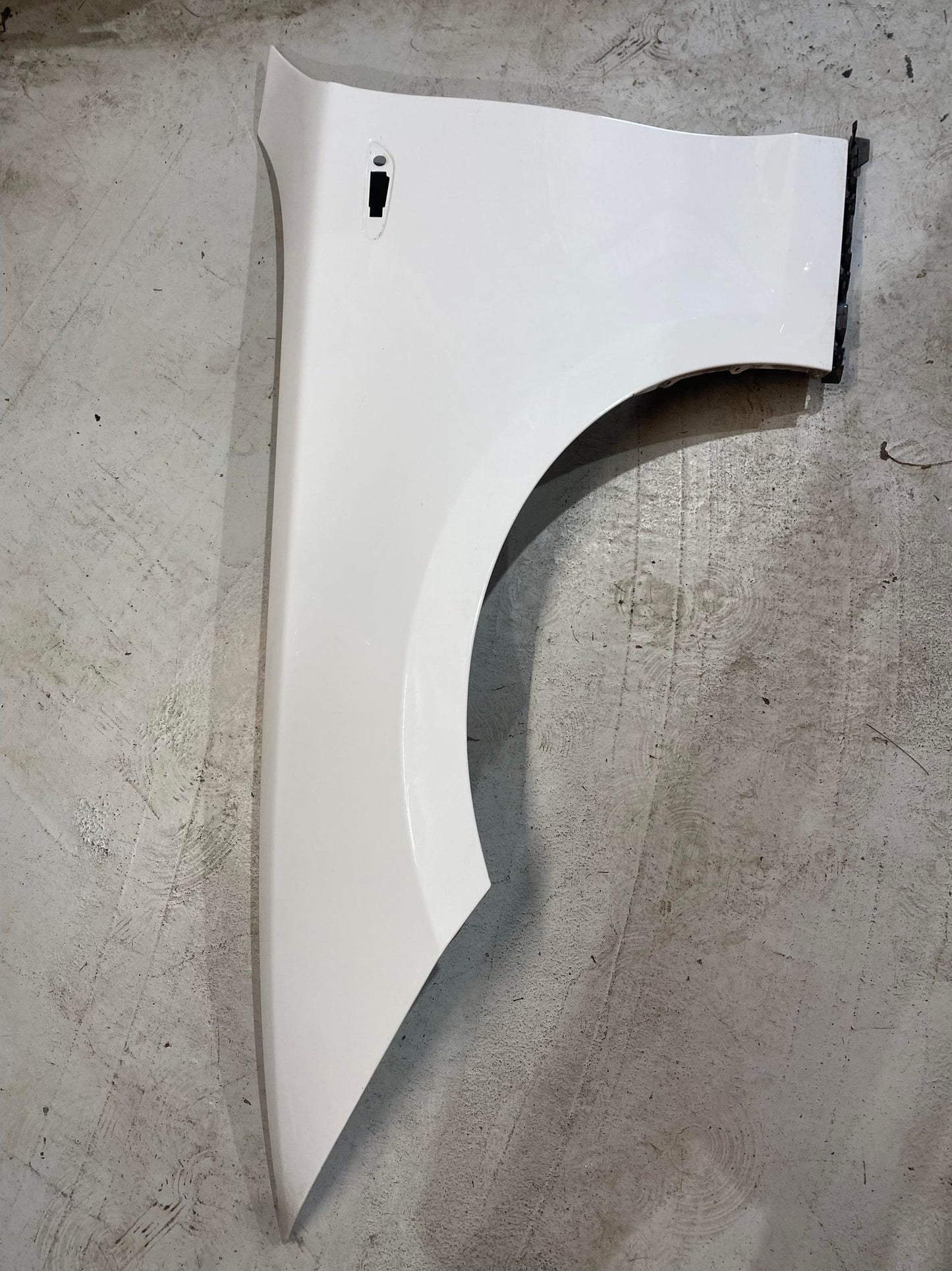 BMW 1 SERIES E82 E87 E88 FRONT LEFT GUARD WHITE
