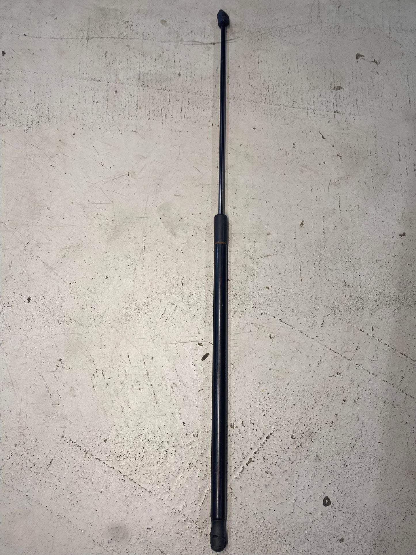 VW GOLF MK7 FRONT LEFT BONNET GAS STRUT 5G0823359