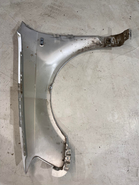 AUDI A3 8P PRE FACELIFT FRONT RIGHT GUARD SILVER