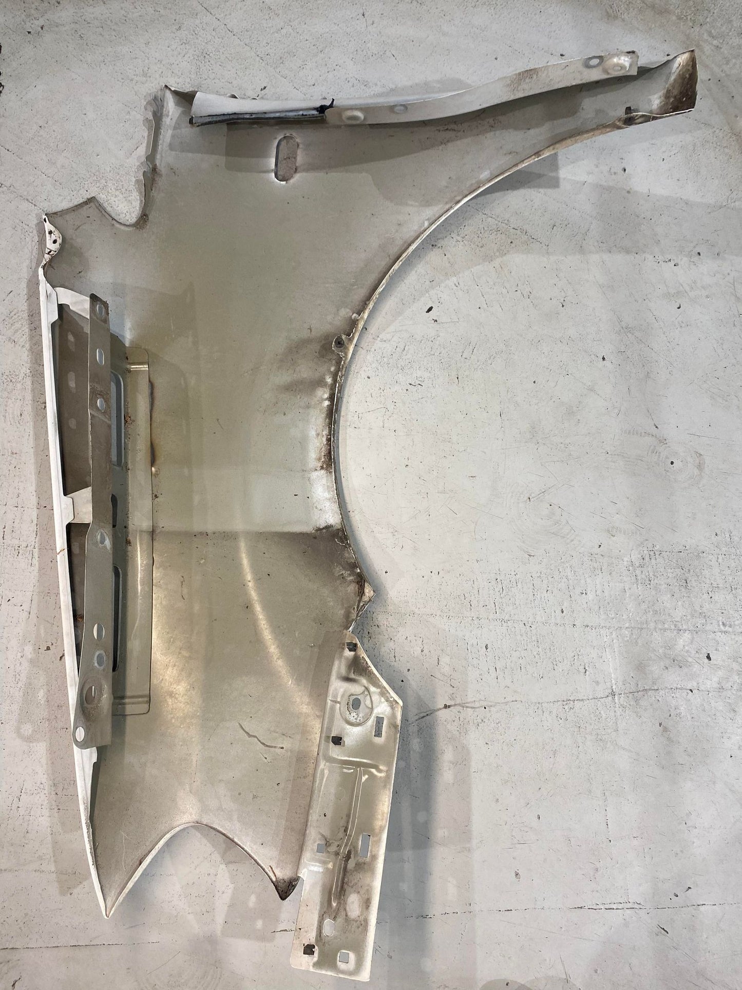 VW CADDY 2005-2011 FRONT RIGHT GUARD WHITE
