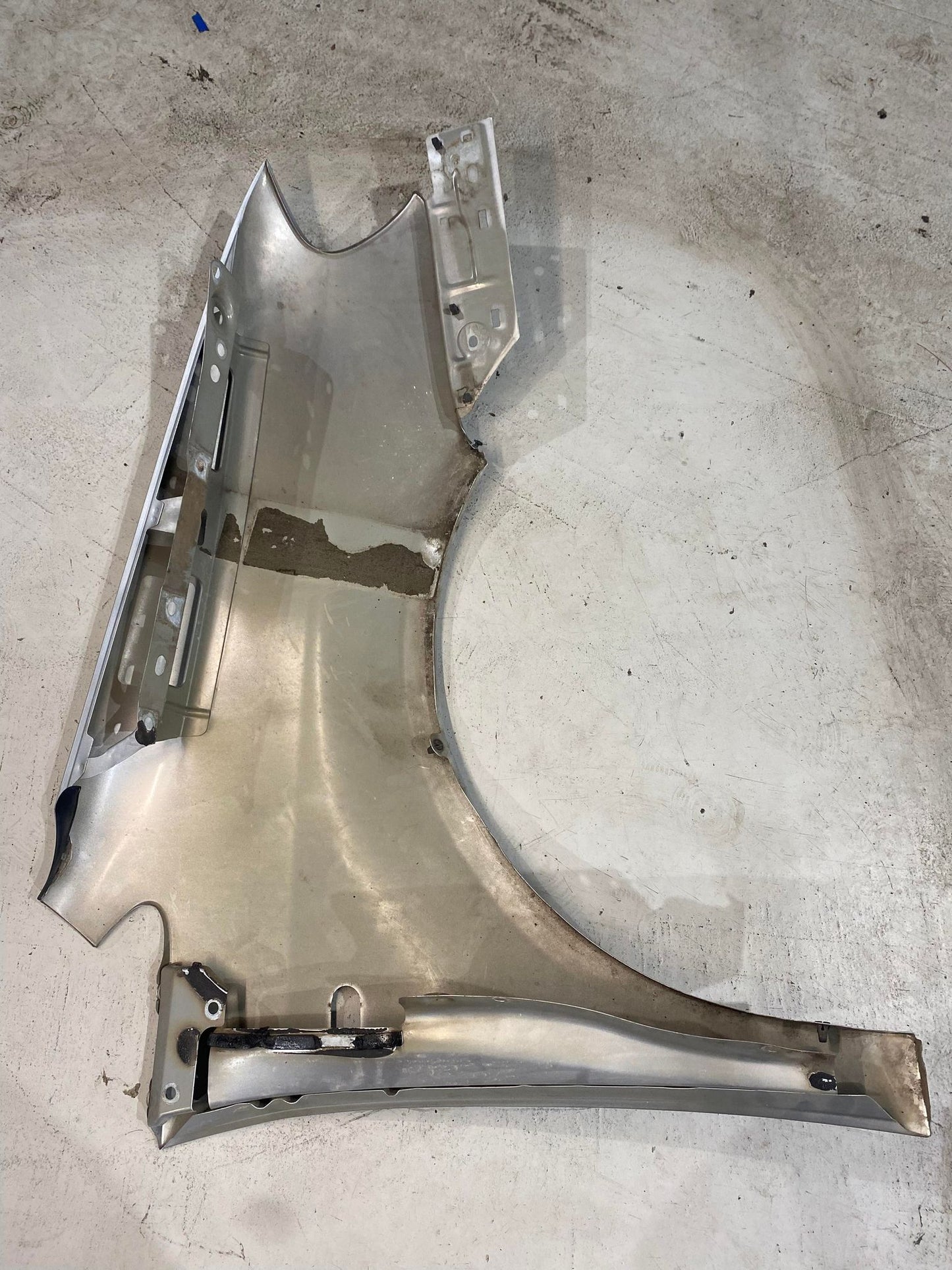 VW CADDY 2005-2011 FRONT RIGHT GUARD GRAY