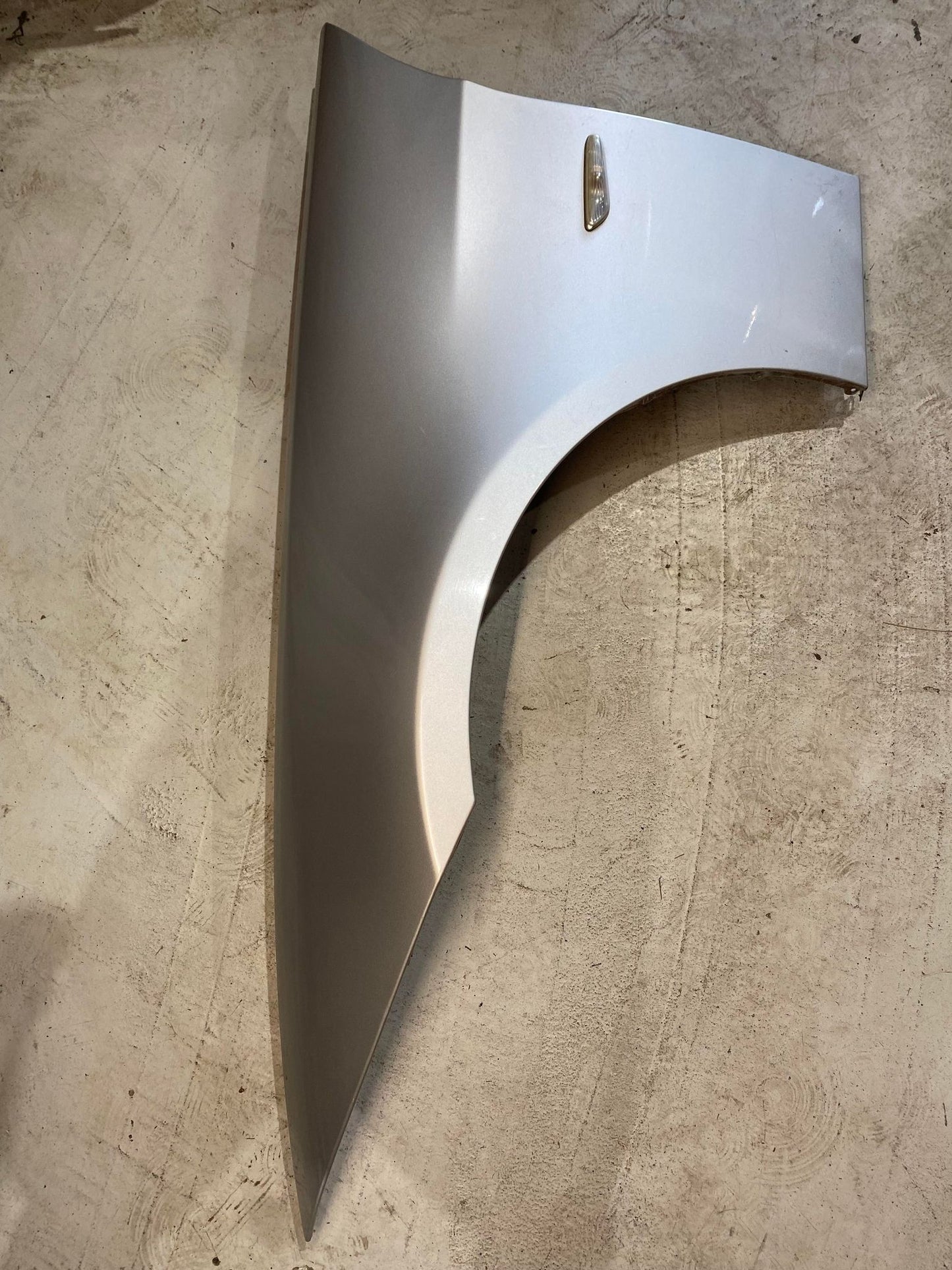 BMW 3 SERIES E90 E91 FRONT LEFT GUARD SILVER