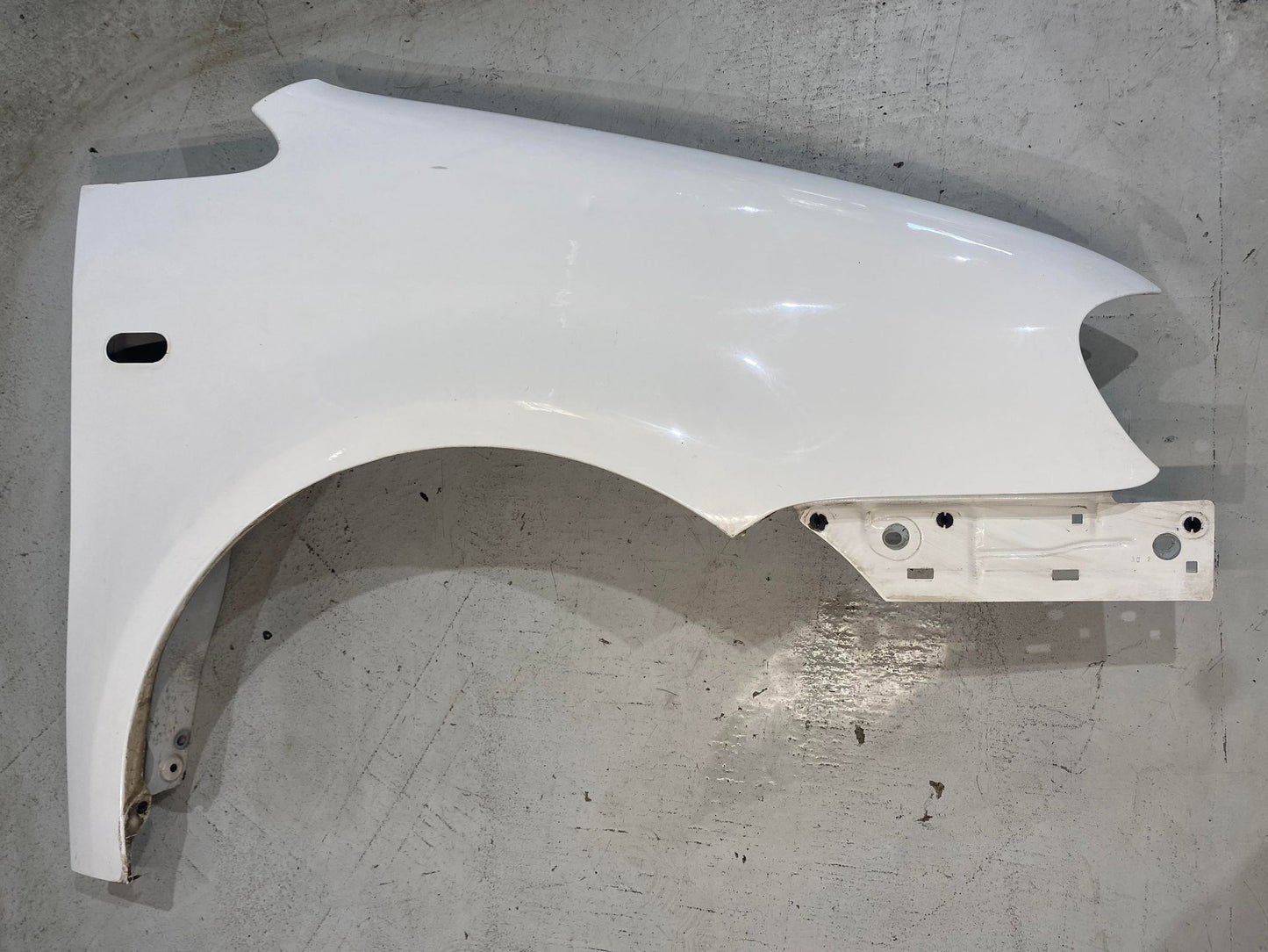 VW CADDY 2005-2011 FRONT RIGHT GUARD WHITE