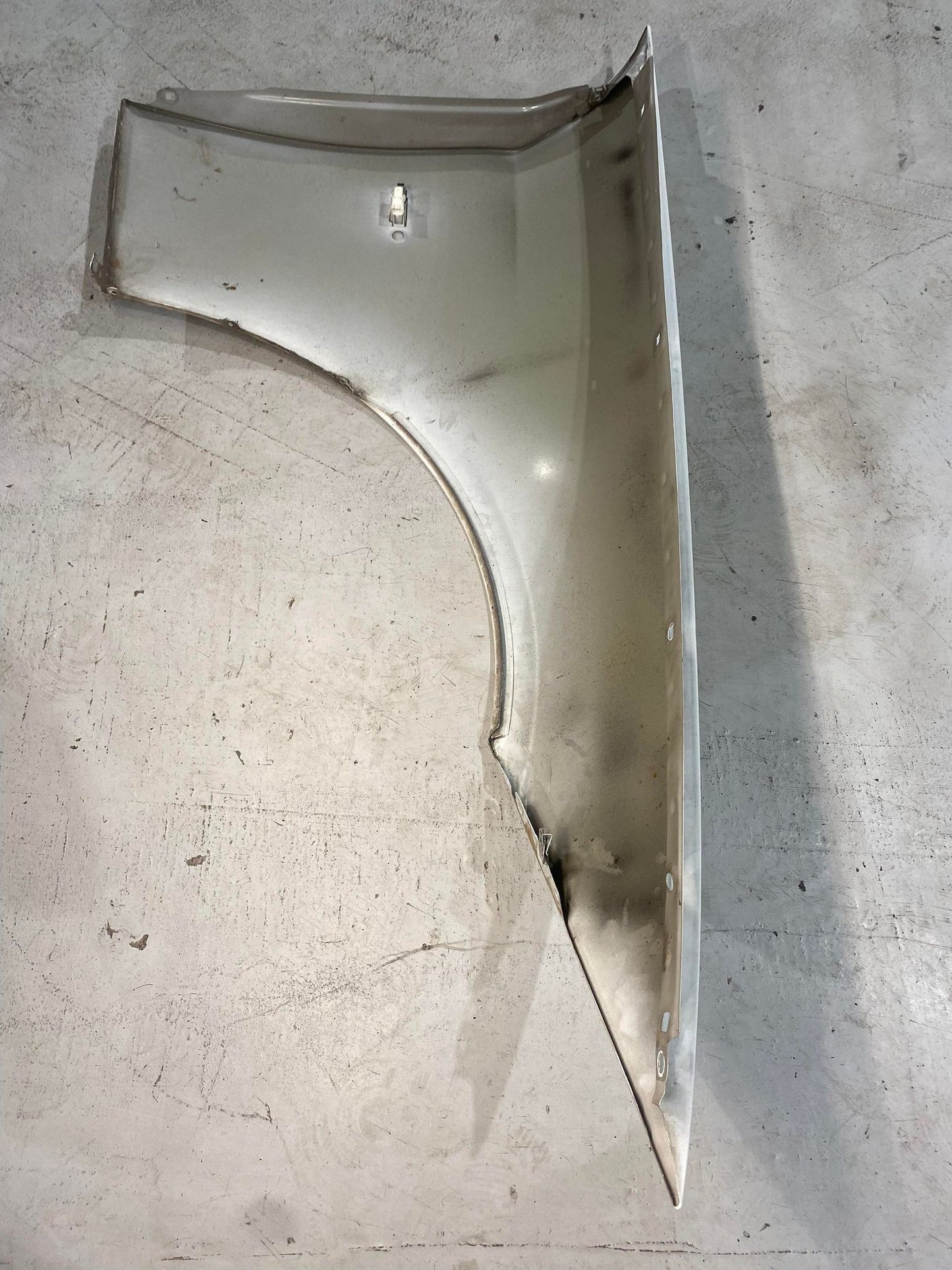 BMW 3 SERIES E90 E91 FRONT LEFT GUARD WHITE