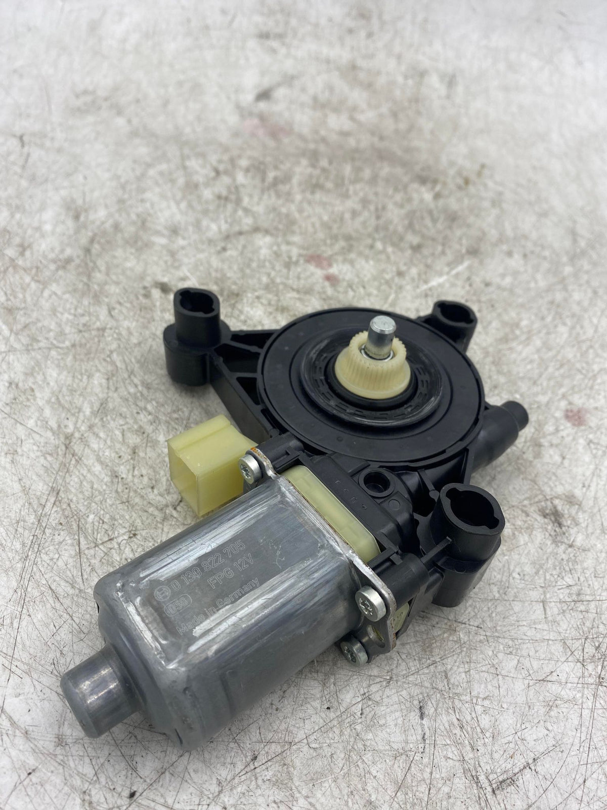 AUDI A5 8T FRONT LEFT WINDOW REGULATOR 8W0959801