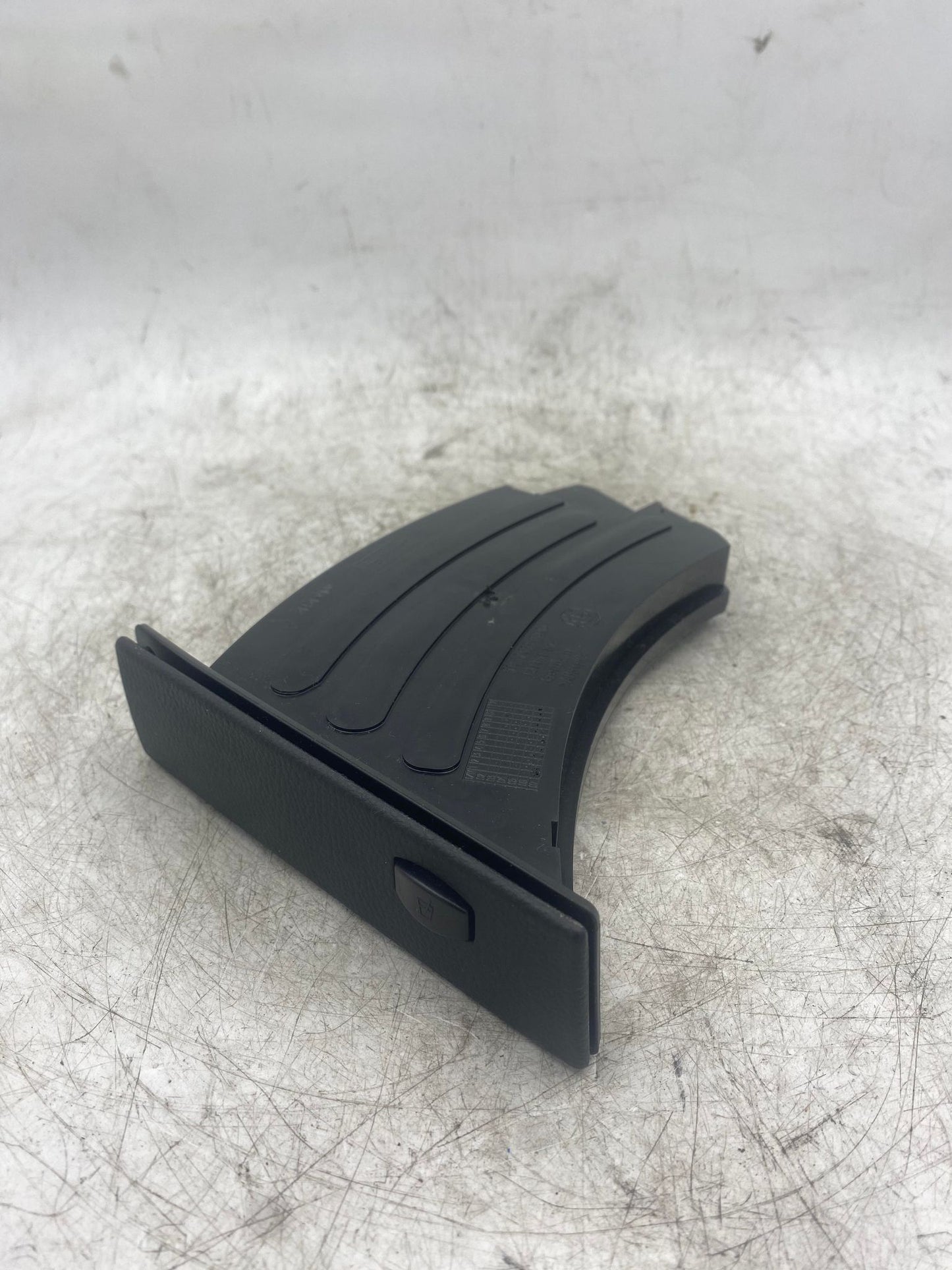 BMW 5 SERIES E60 FRONT RIGHT DASH CUP HOLDER 7063104