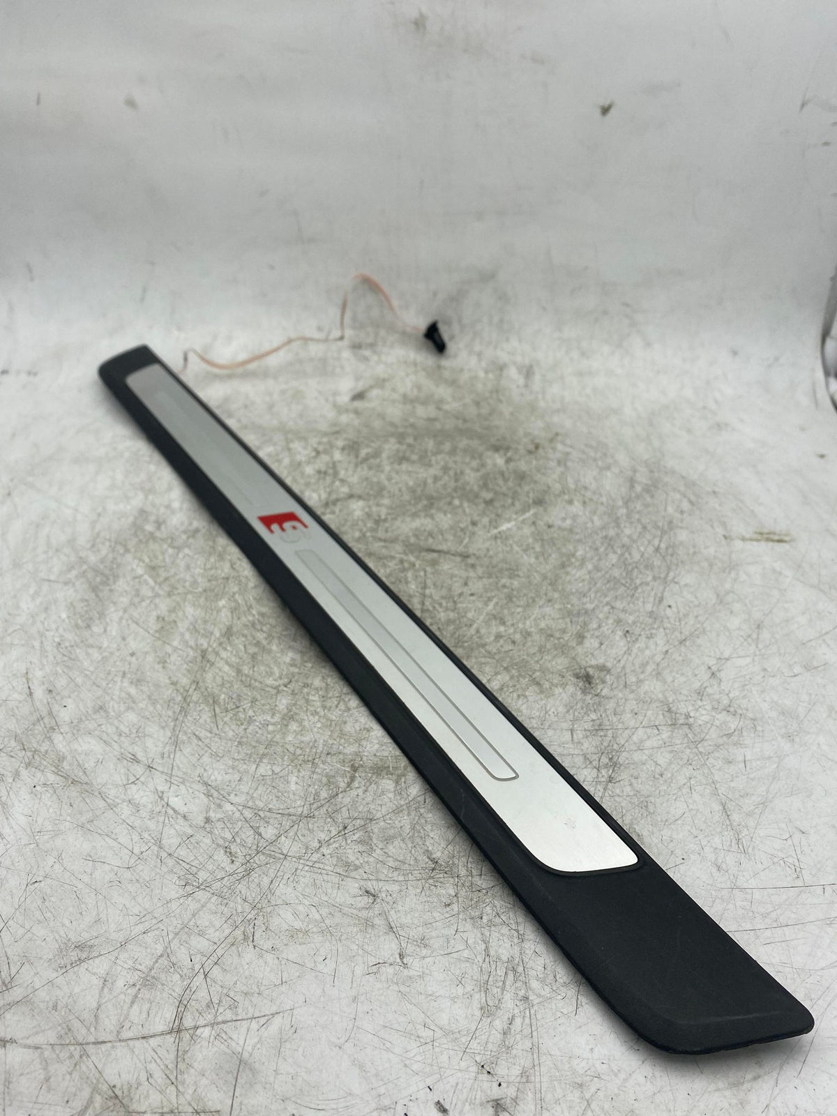 AUDI A5 8T FRONT LEFT DOOR SILL 8W0947417