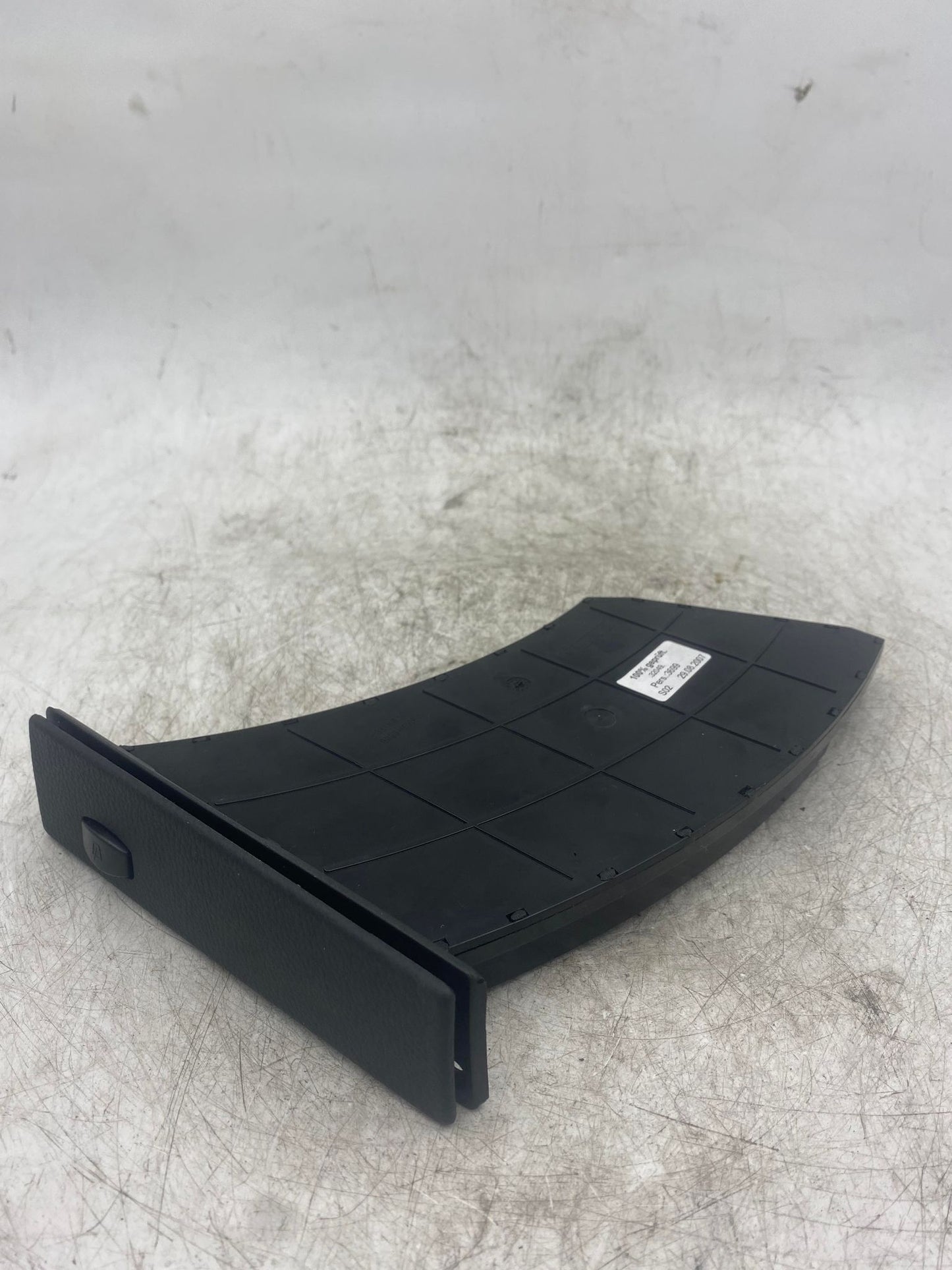 BMW 5 SERIES E60 FRONT RIGHT DASH CUP HOLDER 7063104