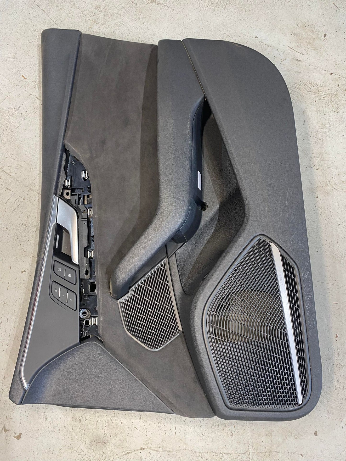 AUDI A5 8T FRONT RIGHT DRIVERS DOOR CARD