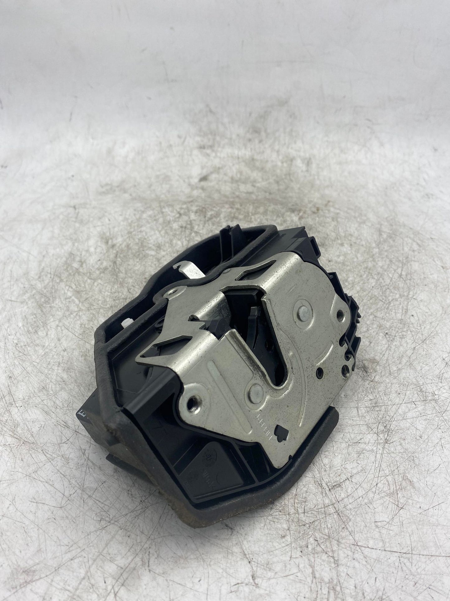 BMW 1 2 3 4 5 6 7 X SERIES FRONT LEFT DOOR LOCK 7202145