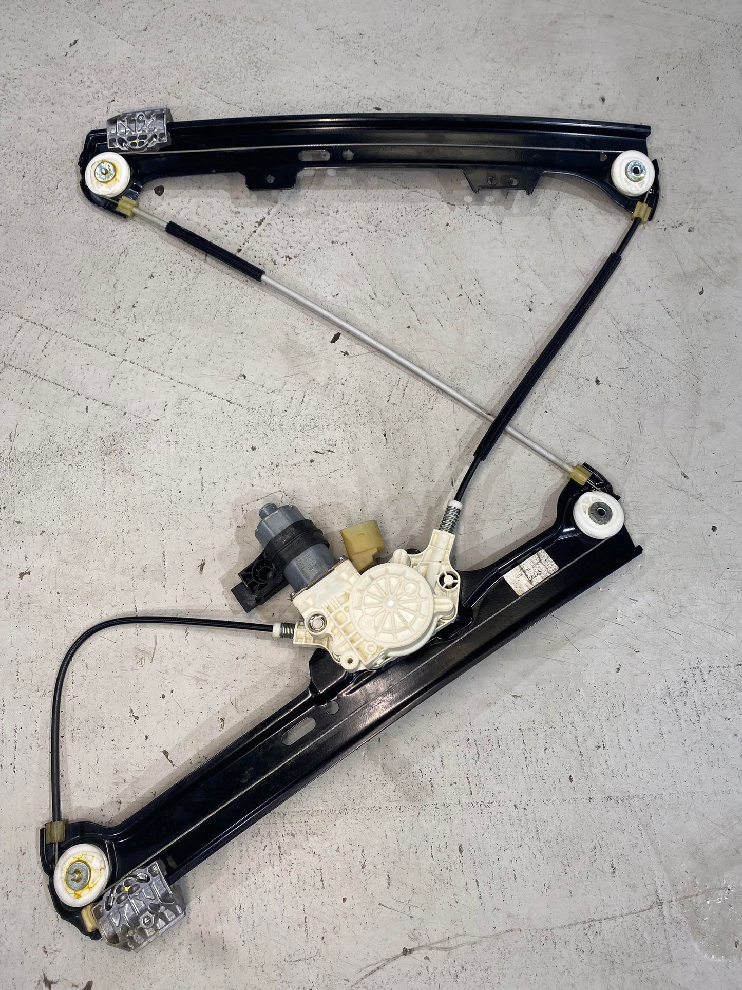BMW 5 SERIES E60 FRONT RIGHT WINDOW REGULATOR 7184742