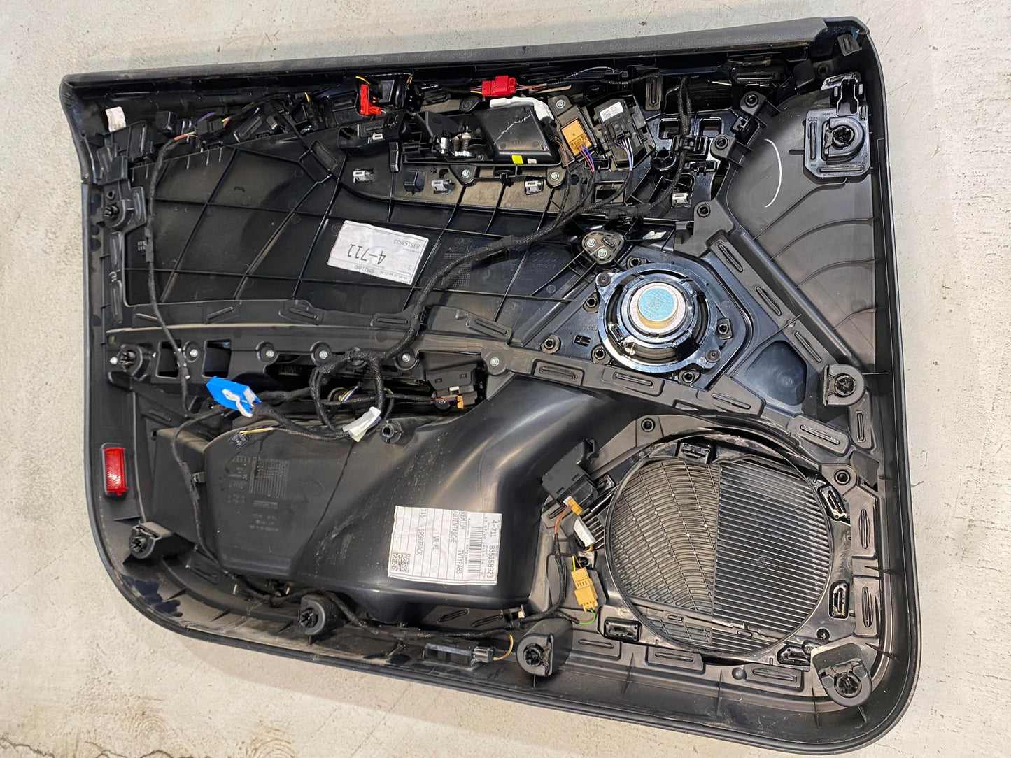 AUDI A5 8T FRONT RIGHT DRIVERS DOOR CARD