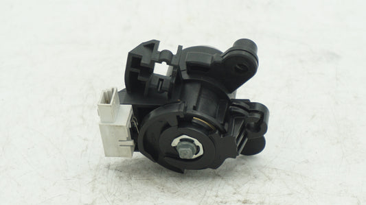 BMW 5 SERIES E60 TRUNK LID LOCK 8241088