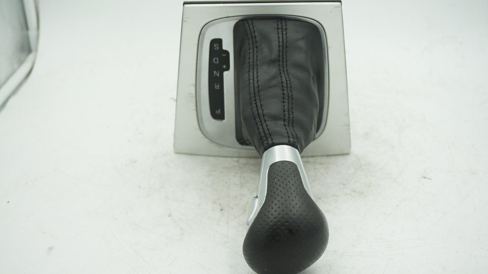 AUDI A3 8P GEAR SHIFT SURROUND TRIM 8P2713463A - LRI Autoparts