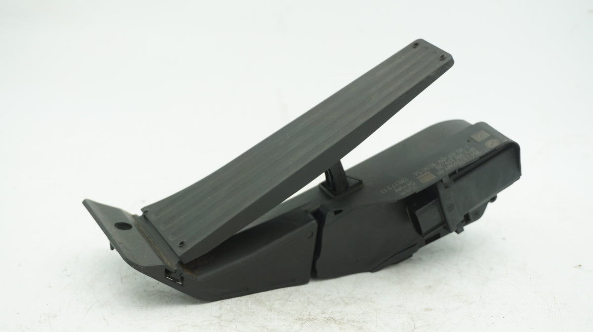 BMW 1 SERIES E82 E87 E88 ACCELERATOR PEDAL 35426786589 - LRI Autoparts