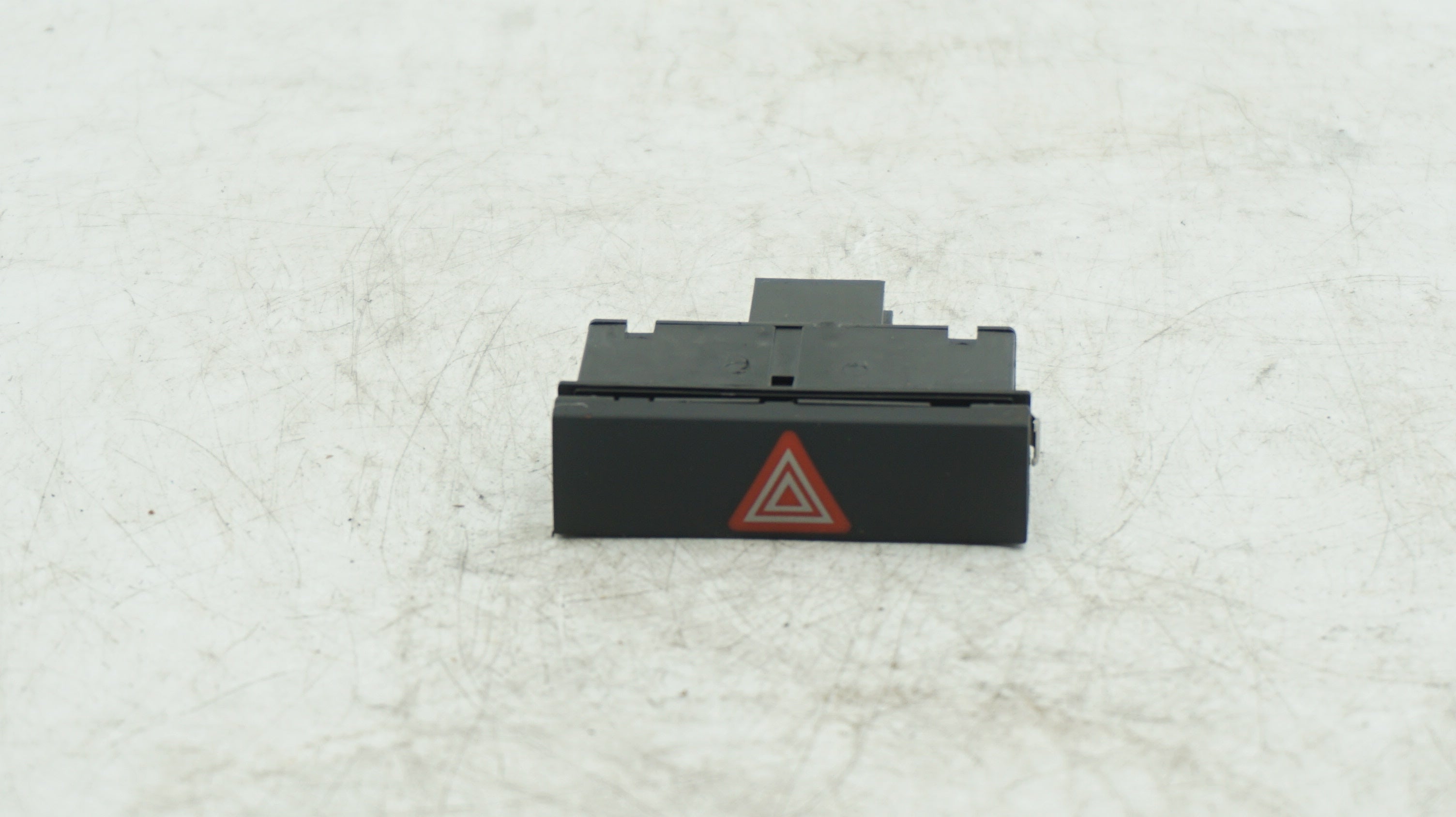 AUDI A6 C6 HAZARD WARNING LIGHT BUTTON 9751216 – LRI Autoparts