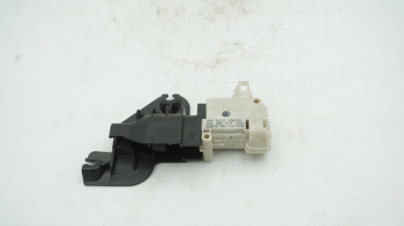 VOLKSWAGON FUEL TANK CAP ACTUATOR 3B0959782